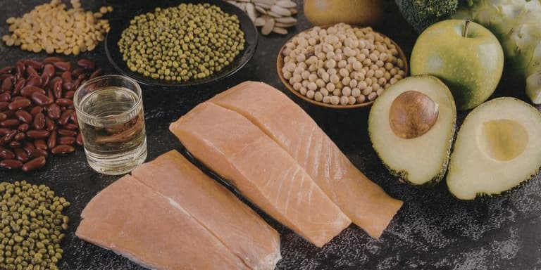 Verschiedene Omega-3 reiche Lebenmittel.